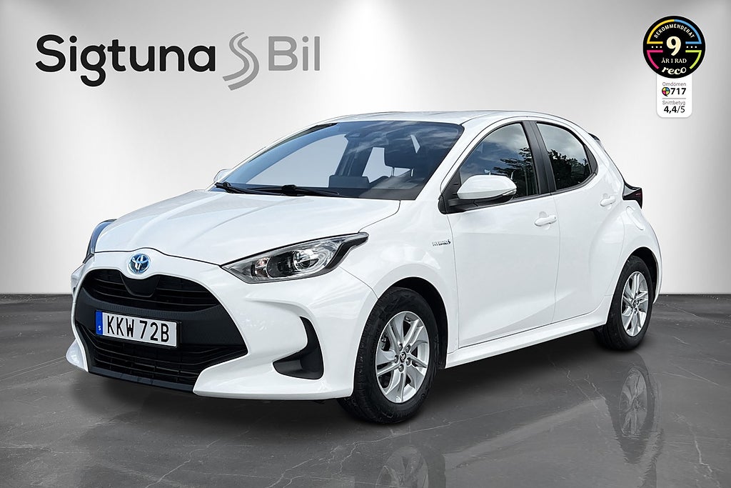 Toyota Yaris Hybrid CVT Active / Backkamera / Värmare / Moms