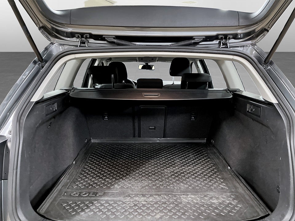 Bild på Volkswagen Golf Sportscombi Base 1.6 TDI 116hk Aut - CARPLAY, P-SENSORER