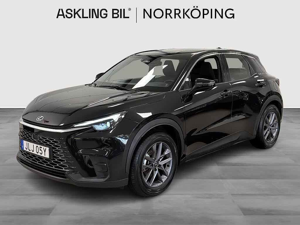 Lexus LBX 1.5 E-CVT v-hjul