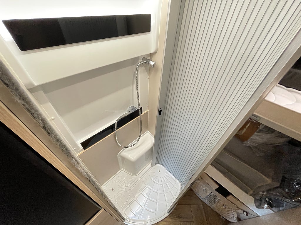 CHALLENGER F&S Edition / Solcell / Webasto / Litium / 5 bältad / Pop-Up - CHALLENGER