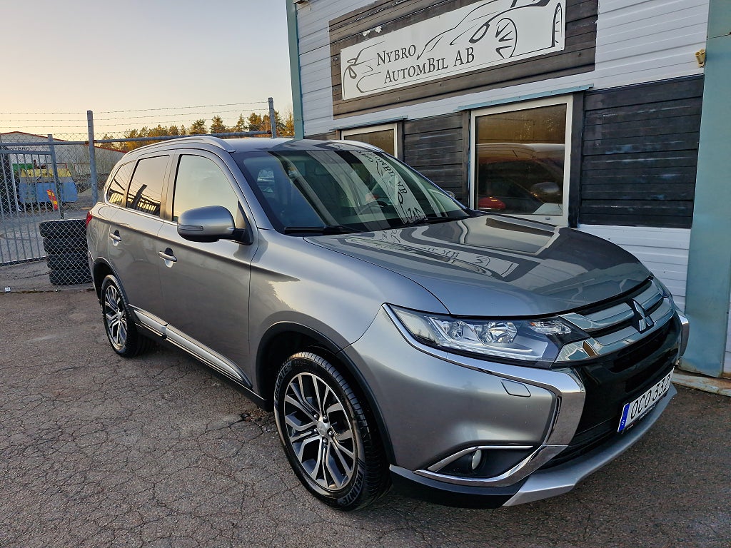 Mitsubishi Outlander 2.2 Di-D 4WD Business Euro 6&Nyservad&Carplay&Navi&Bakk
