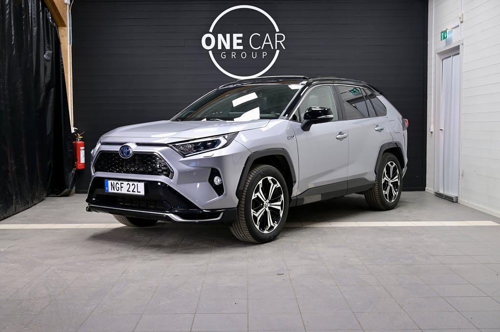 Toyota RAV4 Plug-in Hybrid E-CVT Style MOMS Pano JBL Nyservad Drag
