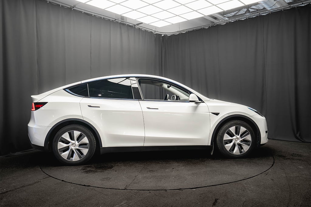 Tesla Model Y Long Range AWD DRAG PANO LÄDER 1-ÄGARE MOMS