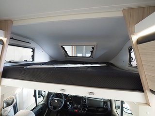 Husbil-alkov Sun Living A 75 DP 18 av 19
