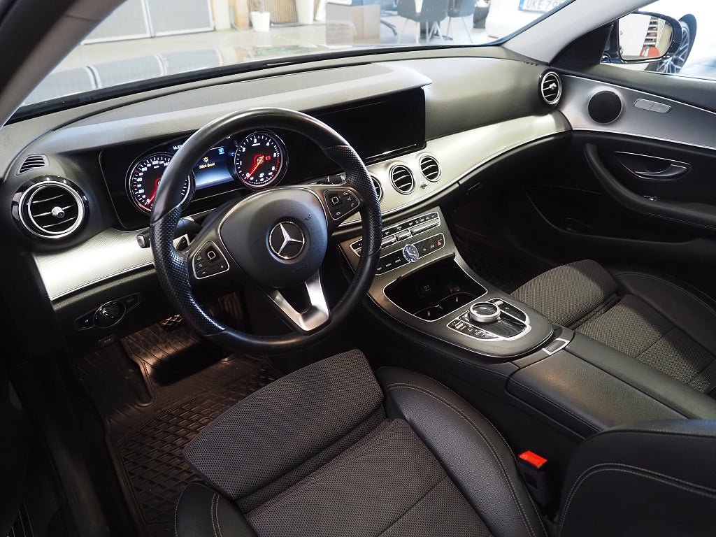 Mercedes-Benz E 220 d 9G-Tronic Avantgarde | Pano | Kamera | Drag | Nav 2018