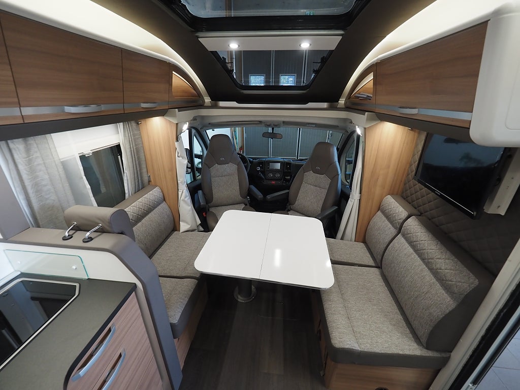 Adria Coral 670 DL Axess Långbädd | Face to face | Solcell | 2021