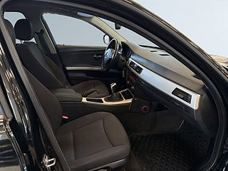 BMW 320D xDrive Touring Comfort MVärm/S&V/Psens/Kamkedja – bild 11