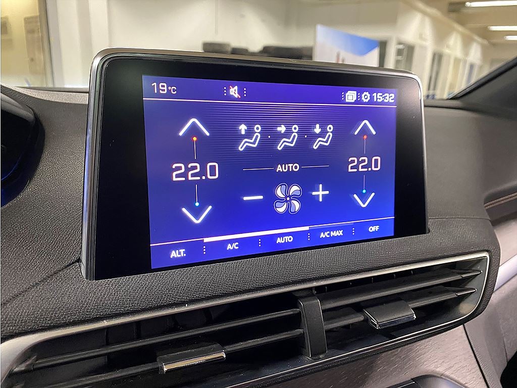 Bild på Peugeot 3008 GT 2.0 BHDi 180hk Aut - PANORAMA, SKINN