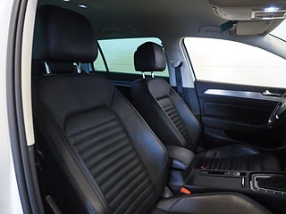 Kombi Volkswagen Passat 16 av 23