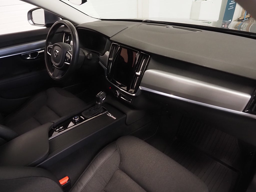 Volvo V90 D4 AWD 190hk Geartronic Momentum SE II | D-värm | Keyless | 2020