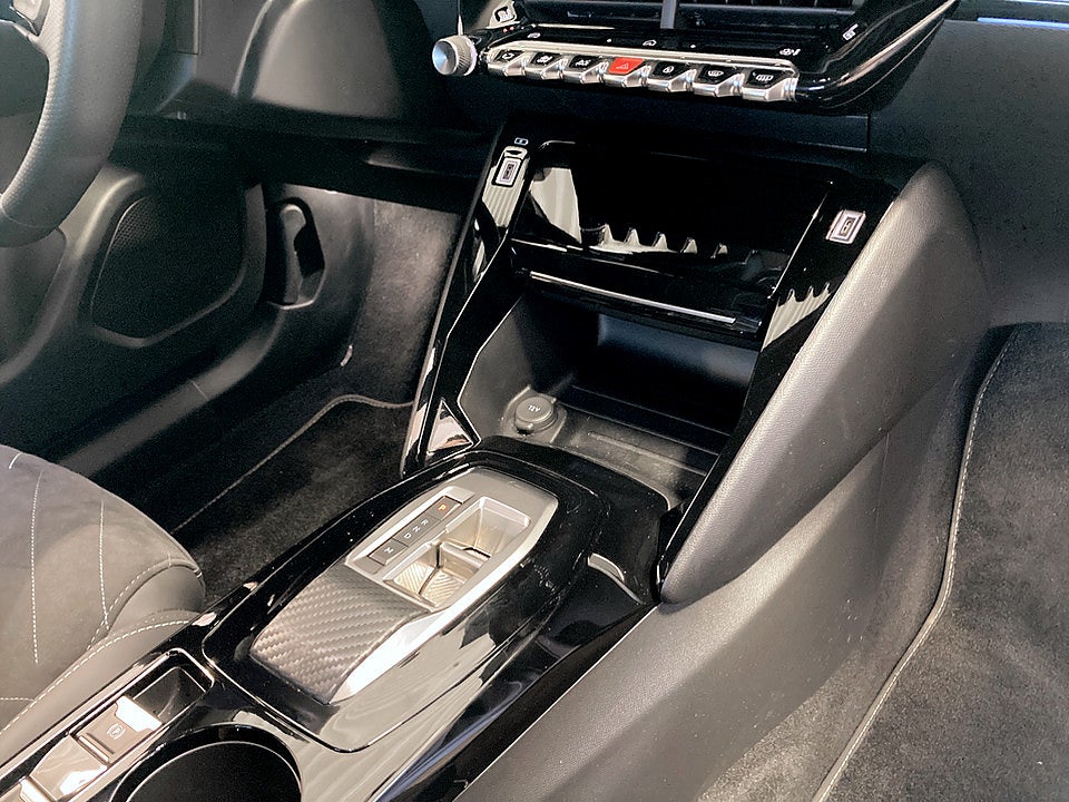 Bild på Peugeot 2008 GT 1.2 PT 130hk Aut B-KAMERA CARPLAY
