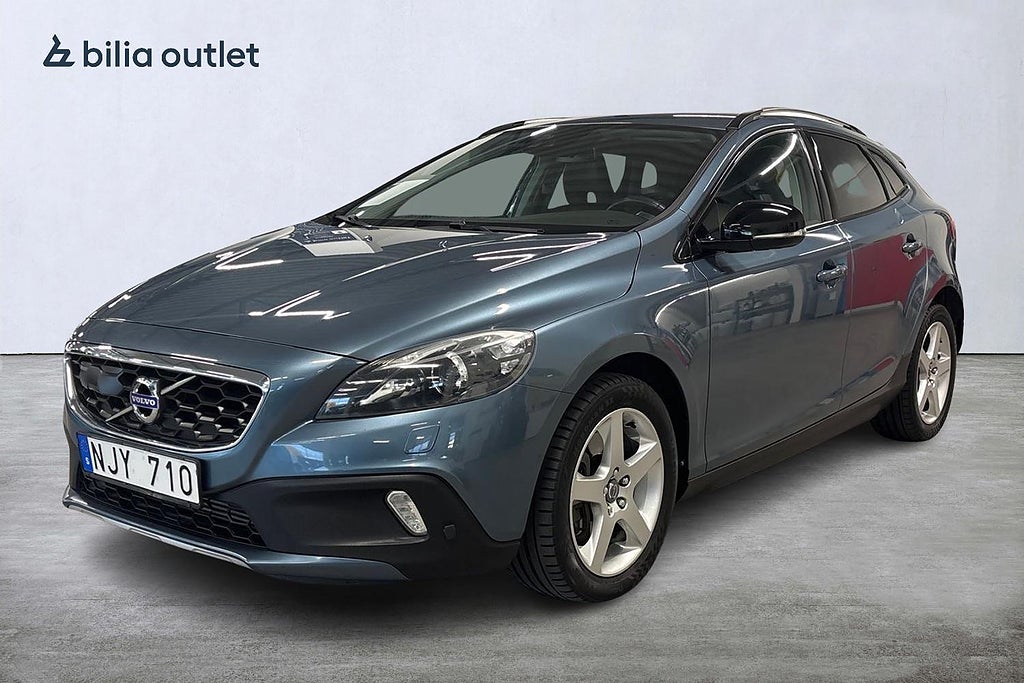 Volvo V40 Cross Country D4 Summum Värmare Drag Navi VOC Helskinn BLIS 