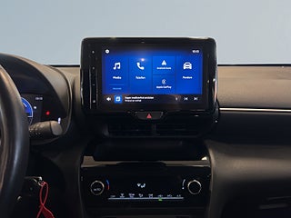 Toyota Yaris Cross Hybrid 115 AWD MOMS B-kamera Motorvärm Adaptiv S&V-däck – bild 11