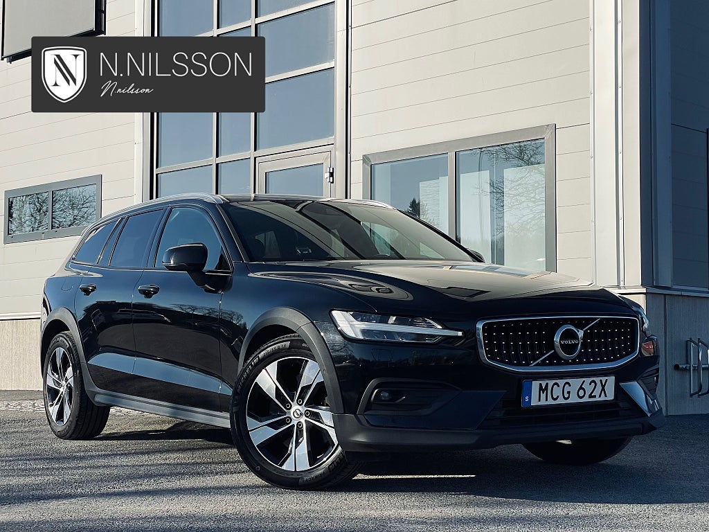 Volvo V60 Cross Country D4 190hk AWD Momentum Fullservad Drag Värmare Carplay