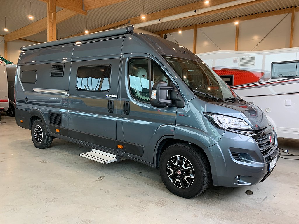 V 630 J - Pilote V 630 J / B-körkort / Långbädd / Solcell / Ugn /160hk