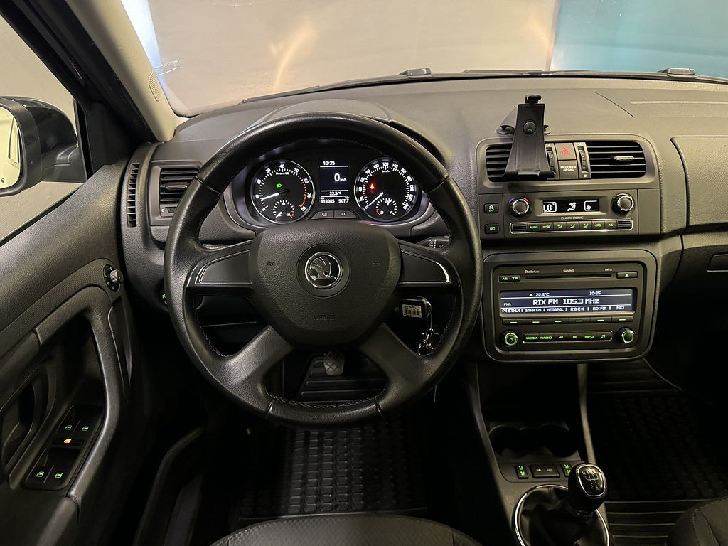 Skoda Fabia Kombi 1.2 TSI Elegance | Nybesiktad | P-sensor | Drag