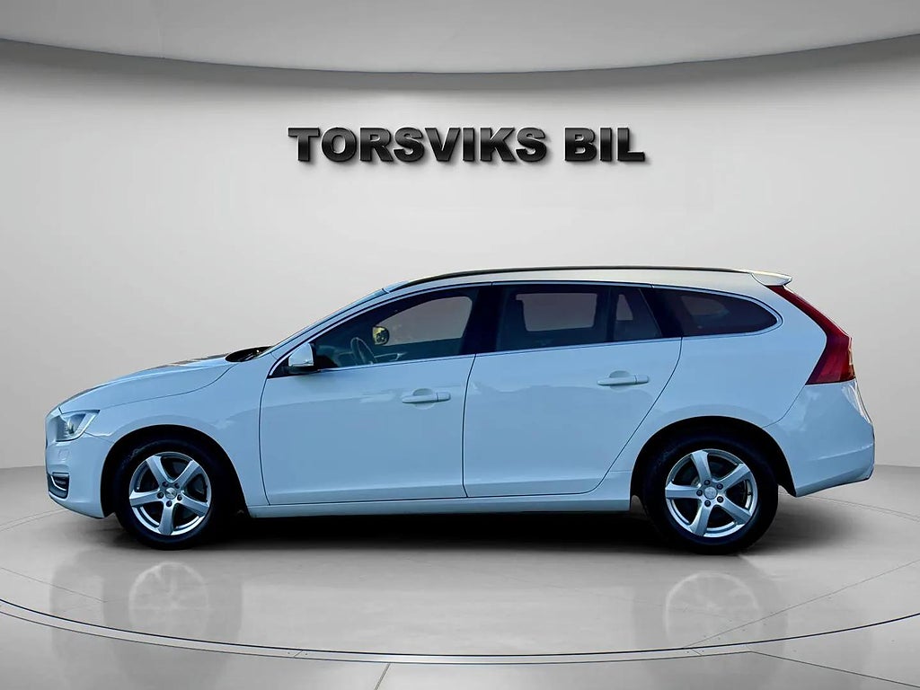 Volvo V60 D4 AWD Geartronic Dragkrok Nyservad V-hjul Värmare Hemleverans - miniatyr 3