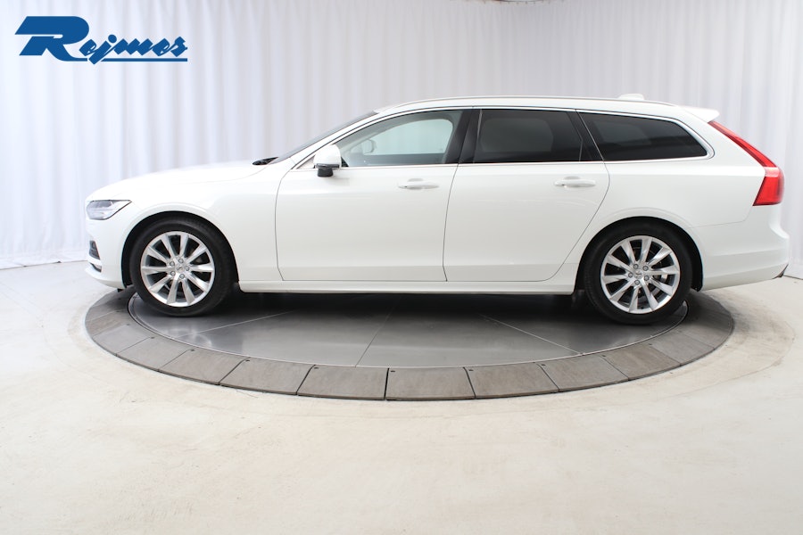 Volvo V90 D4 AWD Momentum Advanced SE II 2020, bild 3/50