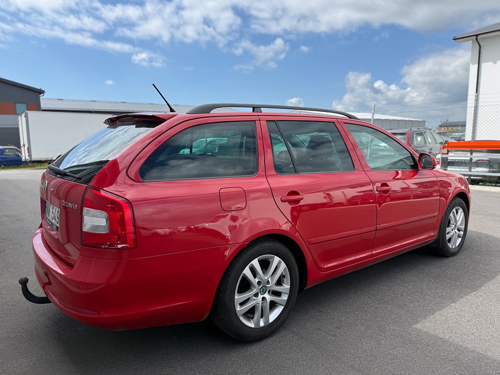 Skoda Octavia Kombi 1.6 TDI ** Diesel ** Ny servad 