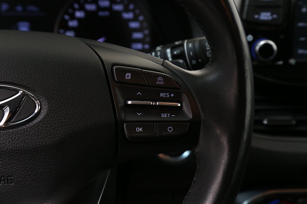 Hyundai i30 1,4 T-GDi 140hk Premium Aut Navi CarPlay Kamera