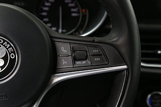 SUV Alfa Romeo Stelvio 22 av 27