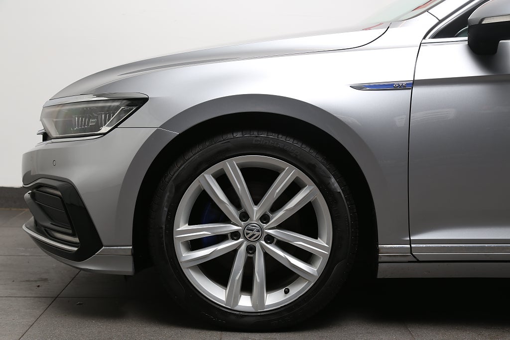 Volkswagen Passat Sportscombi GTE Executive Cockpit Panorama Värmare Drag 2020
