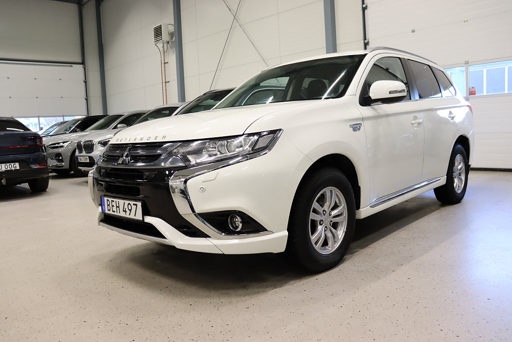 Mitsubishi Outlander PHEV CVT M-Värm B-kamera Drag 203hk