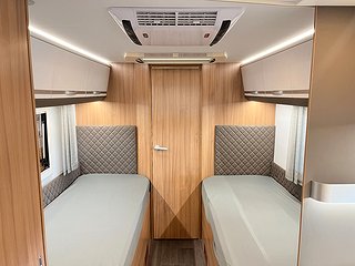 Husbil-halvintegrerad Adria CORAL SUPREME 670 SLT 21 av 29