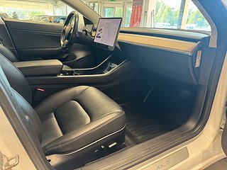 Tesla Model 3 Long Range AWD 440hk/360°Kamera/Pano/Navi/S&V