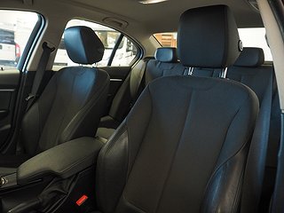 Sedan BMW 330e 17 av 22