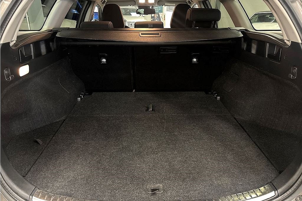 Toyota Auris 1.8 Touring Hybrid 136hk, 3 brukare, Intense, e-CVT