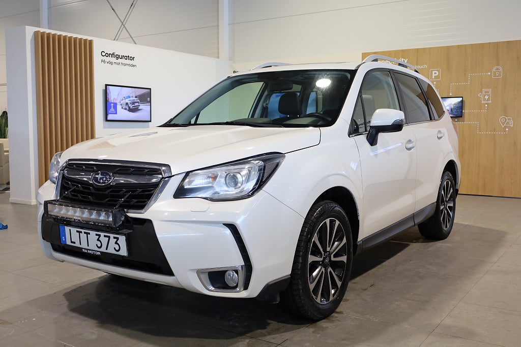 Subaru Forester 2.0 4WD XT 240 HK Drag M-Värme Pano Navi H&K Kamera 2018