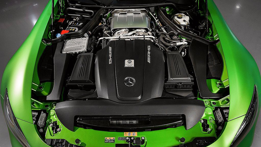 Mercedes AMG GT R har många inslag av kolfiber. 