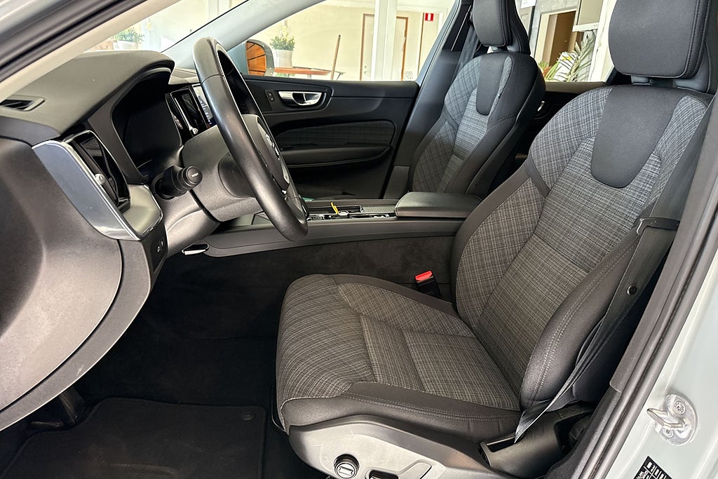 Volvo XC60 Recharge T6 AWD Aut Core Edition V-hjul Pano Kamera Nav miniatyr 15