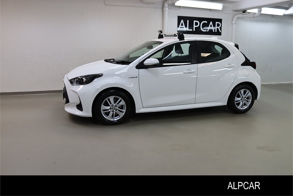 Toyota Yaris HSD 1,5 116HK 10700 MIL V-HJUL   OBS: HÖGERSTYRD 