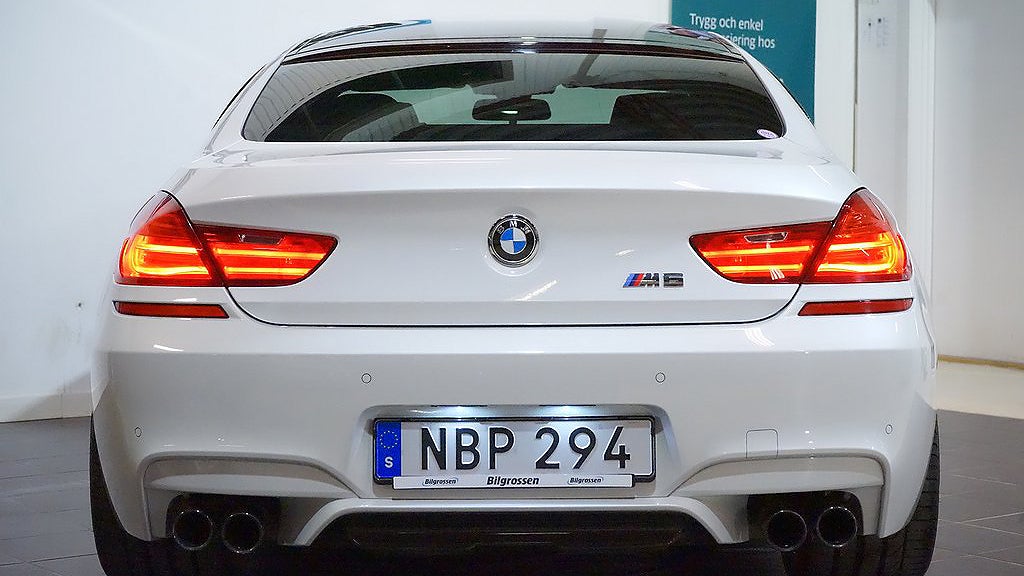 Den här BMW:n har en 4,4-liters V8-motor med en effekt på 600 hästkrafter och 710 Nm. 