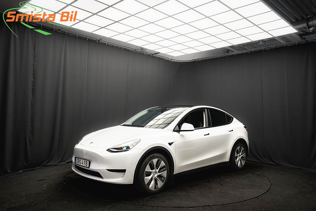 Tesla Model Y Standard Range RWD DRAG PANO LÄDER 1-ÄGARE MOMS