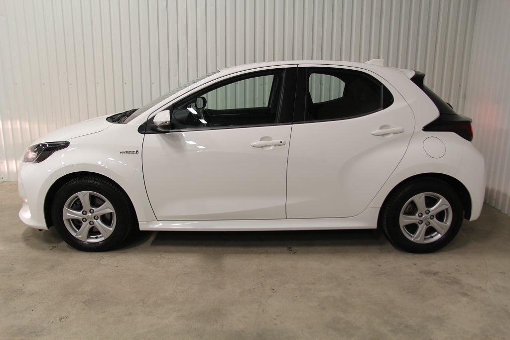 Toyota Yaris Hybrid CVT Active Facelift 2021 "SÅLD"