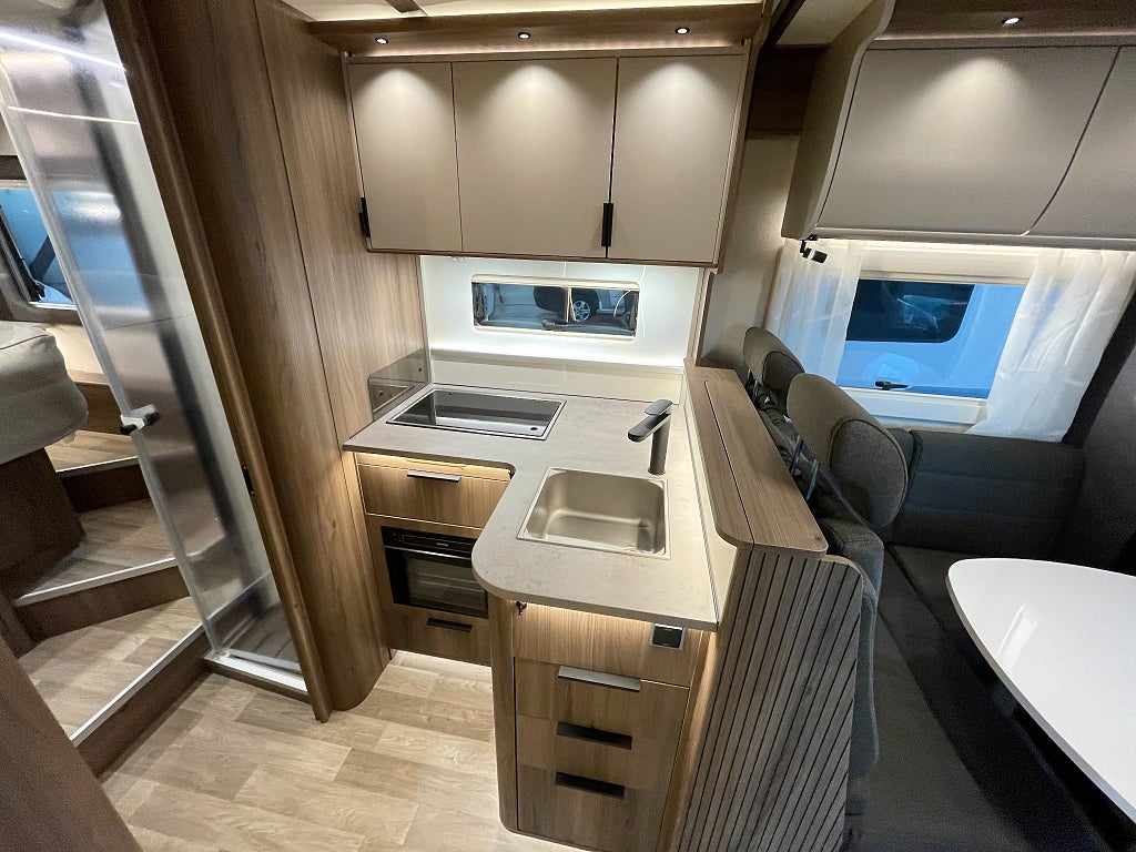 Kabe TMX Royal 810 LQB / ALDE / Taksäng / 5bält / Ugn / MB / Automat/ - Kabe