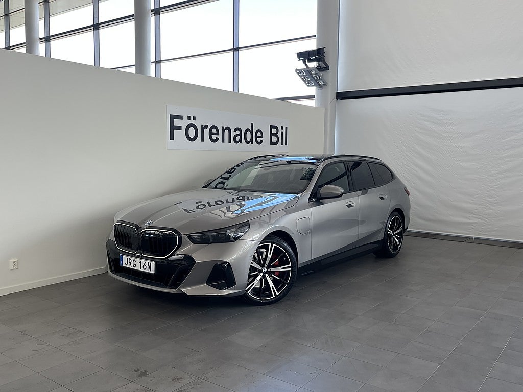 BMW 530e xDrive Touring M Sport Pro Drag H/K Panorama Rattvärme
