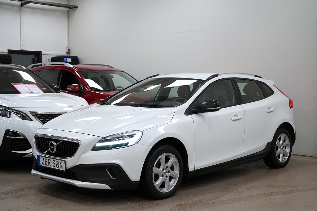 Volvo V40 CROSS COUNTRY D3 MOMENTUM DRAG VÄRMARE
