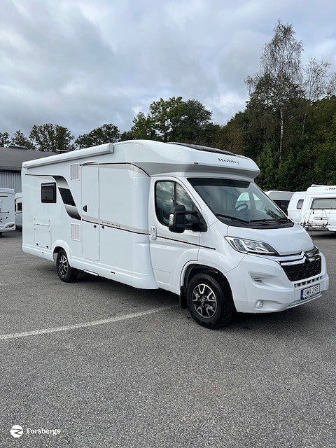 Hobby T70 E * Låga långbäddar / Toalett bak