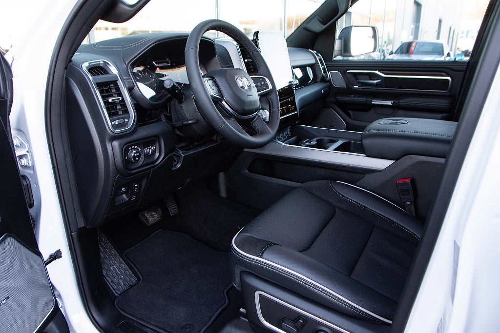 Dodge RAM 1500 Laramie Night Premium 426 hk E85 LÅG SKATT