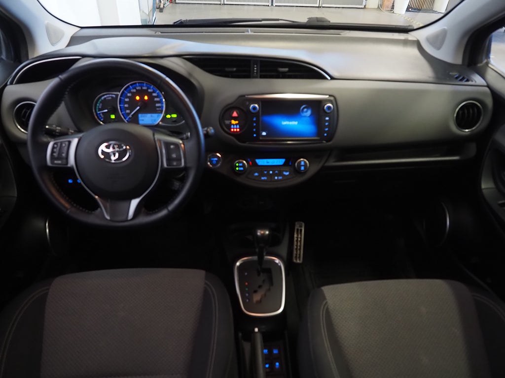 Toyota Yaris Hybrid e-CVT 101hk | Edition Feel | Navi | Värmare | 2015