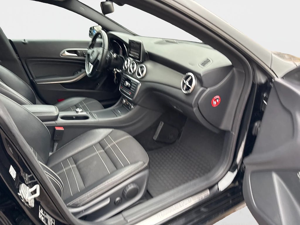 Mercedes-Benz CLA220 220 CDI 170hk Automat Urban Line Kamera 1224kr/månaden 2015, bild 24