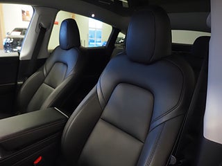 SUV Tesla Model Y 13 av 19