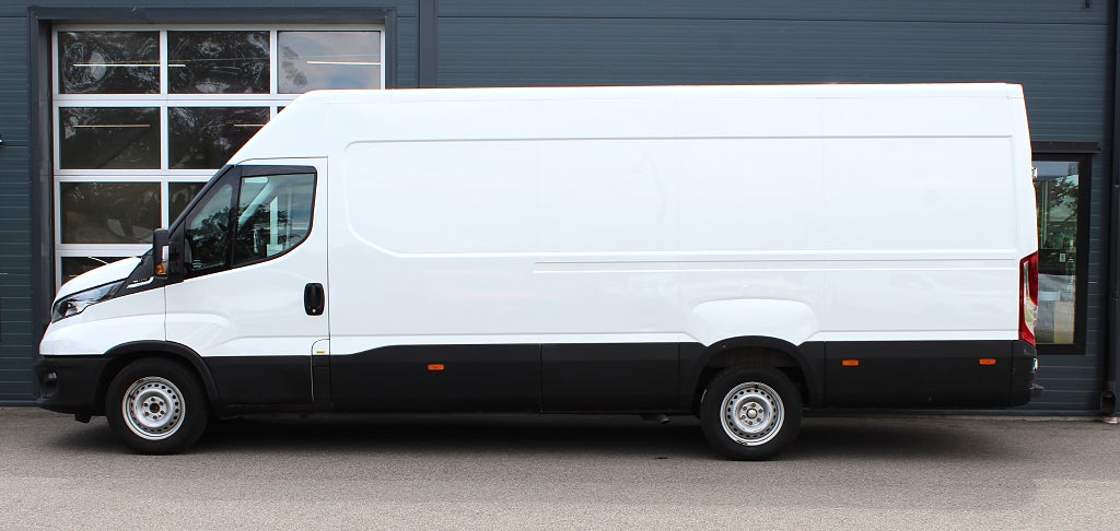 Iveco Daily 35-140 Skåpbil 2.3 JTD L4H2 MOMS 3-Sits Hi-Matic
