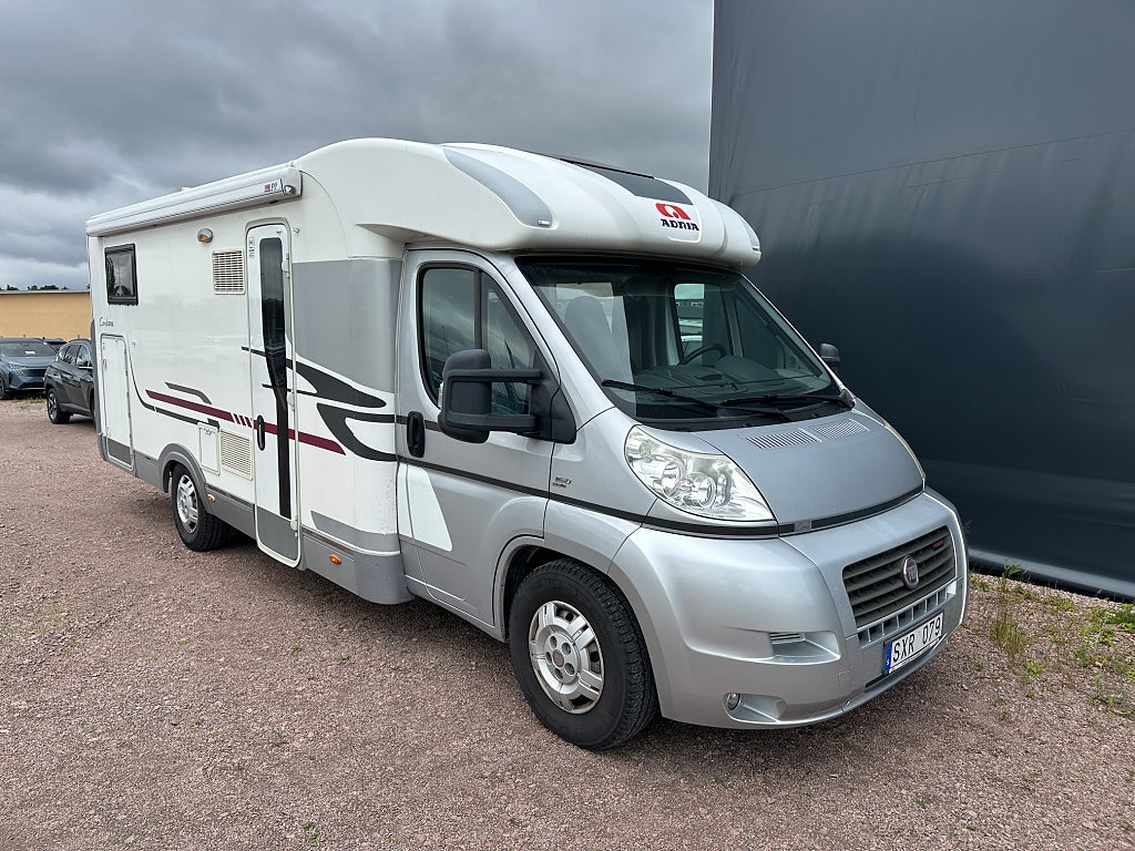 Adria Coral 670 SL 3,0 Automat 160 Hk Långbädd