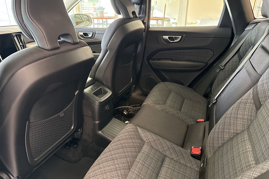 Volvo XC60 Recharge T6 AWD Aut Core Edition V-hjul Pano Kamera Nav miniatyr 9