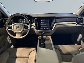 Volvo V60 D3 Aut Inscription Pano VoC Skinn Dvärm Kamera S/V-hjul – bild 8